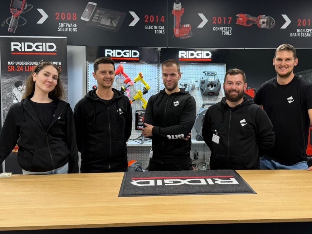 Tím ant na predajni RIDGID